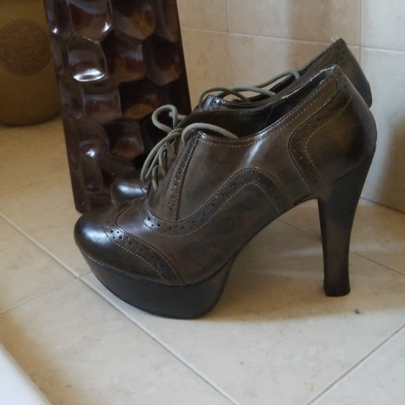 Shoes - Picture 2 of 2